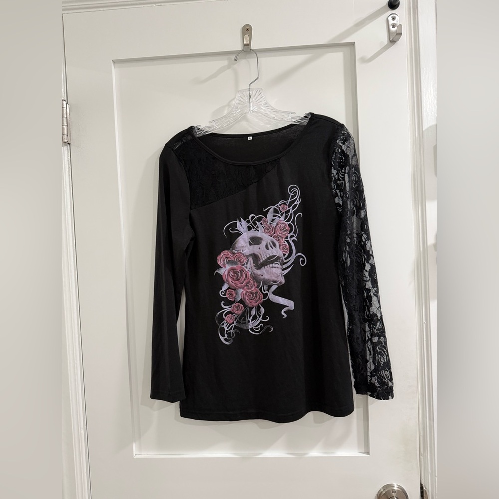 No Brand black polyester skull long sleeve top w/ lace sleeve (fits like M/L)